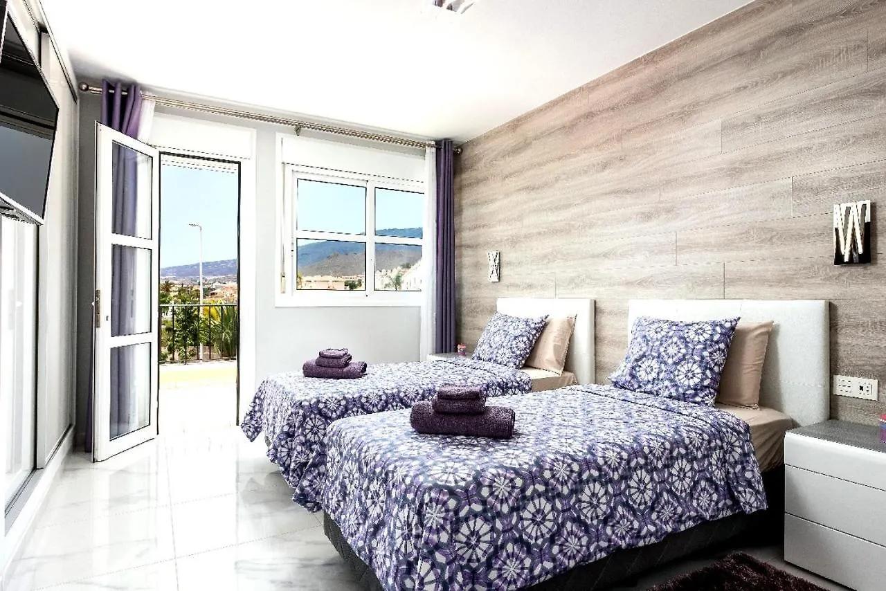 Modern 4 Bedroom Villa In Costa Adeje 0*, Costa Adeje (Tenerife)