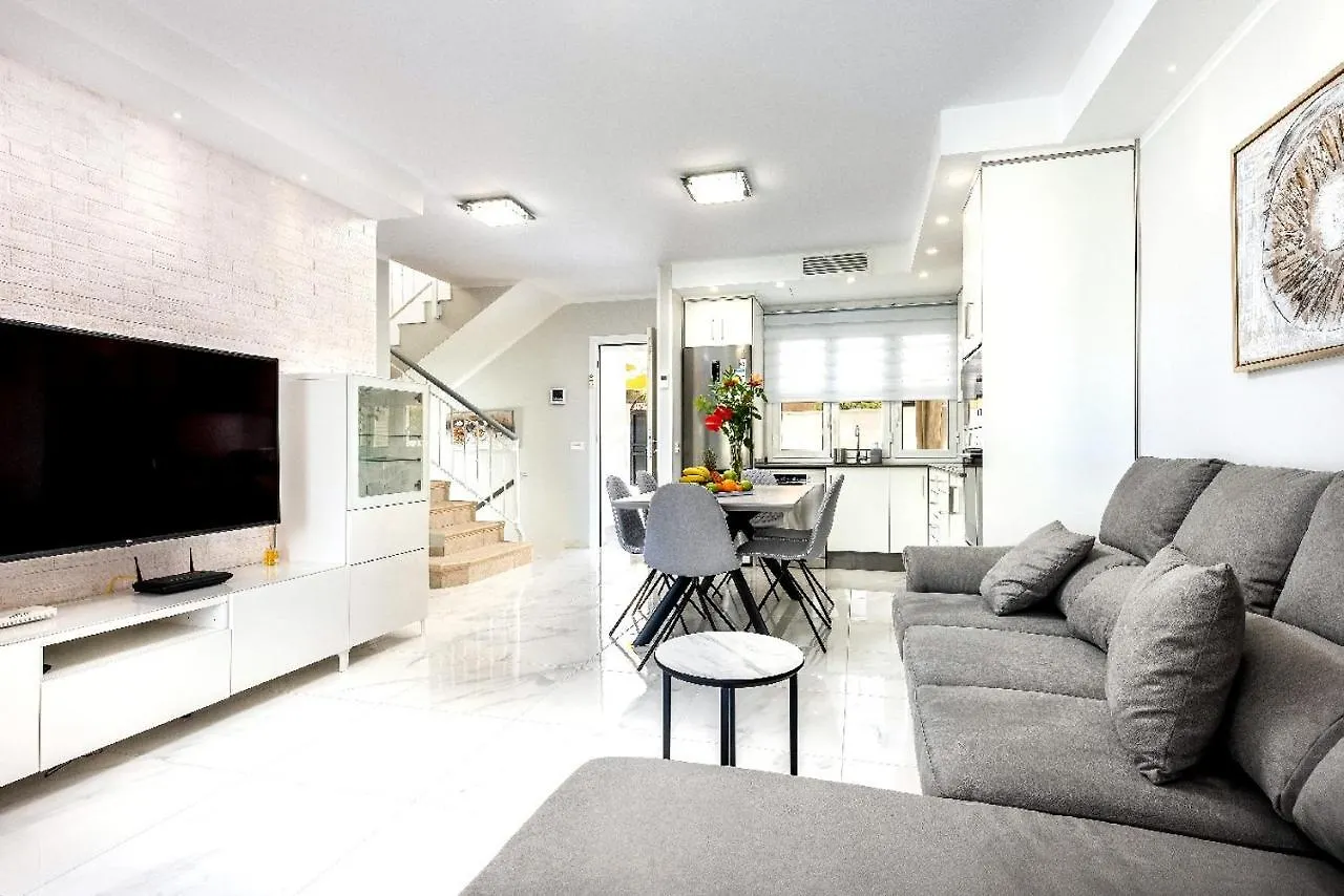 Apartment Modern 4 Bedroom Villa In Costa Adeje