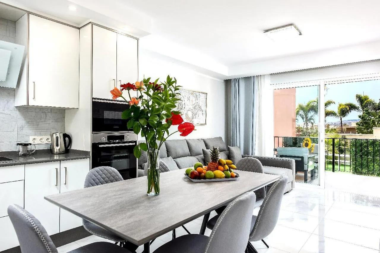 Modern 4 Bedroom Villa In Costa Adeje 0*, Costa Adeje (Tenerife)
